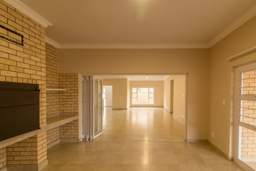 4 Bedroom Property for Sale in Menkenkop Western Cape